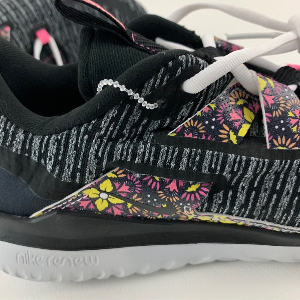 wmns nike renew arena